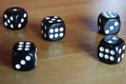 Dice, di Jacqui Brown via Flickr (https://www.flickr.com/photos/120600995@N07/13651195063/), cc (https://creativecommons.org/licenses/by-sa/2.0/)