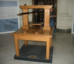 Figure 1b. Vintage printing press (1812) at the National Library of Chile. Photo by J. Krueger.