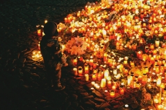 Prague prays for Paris from Bianca Dagheti via Flickr (https://www.flickr.com/photos/bianca96/22620153068/in/photolist-7jDmJ6-brR2WL-6aVEeG-Apb22-oAmZPZ-LLDQLx-B5xDjf-AsScr7-KKBUo-5UuM2u-awmTeL-6Z4DJA-bEKS4X-brQZJL-3S29eN-bEKSWg-4fjo87-bEKTYx-iheoF7-3w76n-brR2u3-5neGAv-6vLPgx-A8eXDQ-BcREG7-A9NBne-B7h5pz-A9z3zs-B3SinQ-A9noiQ-RsDhom-As9C6S-B5RtH4-B2VcKh-AutExX-B5dhoi-Ask7Ta-B6D7GP-brR1zu-6YZDEr-5BVKjk), cc (https://creativecommons.org/licenses/by/2.0/)