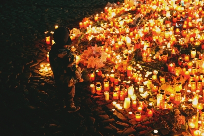 Prague prays for Paris from Bianca Dagheti via Flickr (https://www.flickr.com/photos/bianca96/22620153068/in/photolist-7jDmJ6-brR2WL-6aVEeG-Apb22-oAmZPZ-LLDQLx-B5xDjf-AsScr7-KKBUo-5UuM2u-awmTeL-6Z4DJA-bEKS4X-brQZJL-3S29eN-bEKSWg-4fjo87-bEKTYx-iheoF7-3w76n-brR2u3-5neGAv-6vLPgx-A8eXDQ-BcREG7-A9NBne-B7h5pz-A9z3zs-B3SinQ-A9noiQ-RsDhom-As9C6S-B5RtH4-B2VcKh-AutExX-B5dhoi-Ask7Ta-B6D7GP-brR1zu-6YZDEr-5BVKjk), cc (https://creativecommons.org/licenses/by/2.0/)